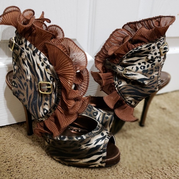 Heels - Picture 2 of 2